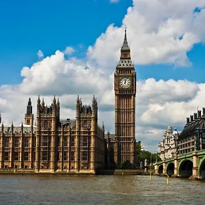 https://amazing-london-e18-1lr.cambridgehotelsuk.com